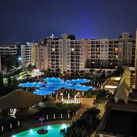 In Royal 5 Pool View Апартаменты