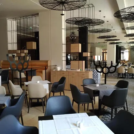 In Royal 5 Pool View Солнечный берег