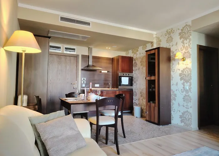 In Royal 5 Pool View Apartman