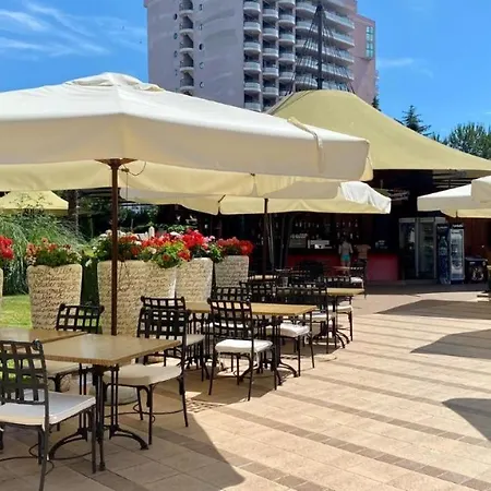 In Royal 5 Pool View Slăntjev Brjag