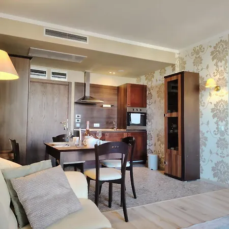 In Royal 5 Pool View דירה