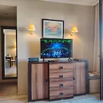 In Royal 5 Pool View Apartman Napospart